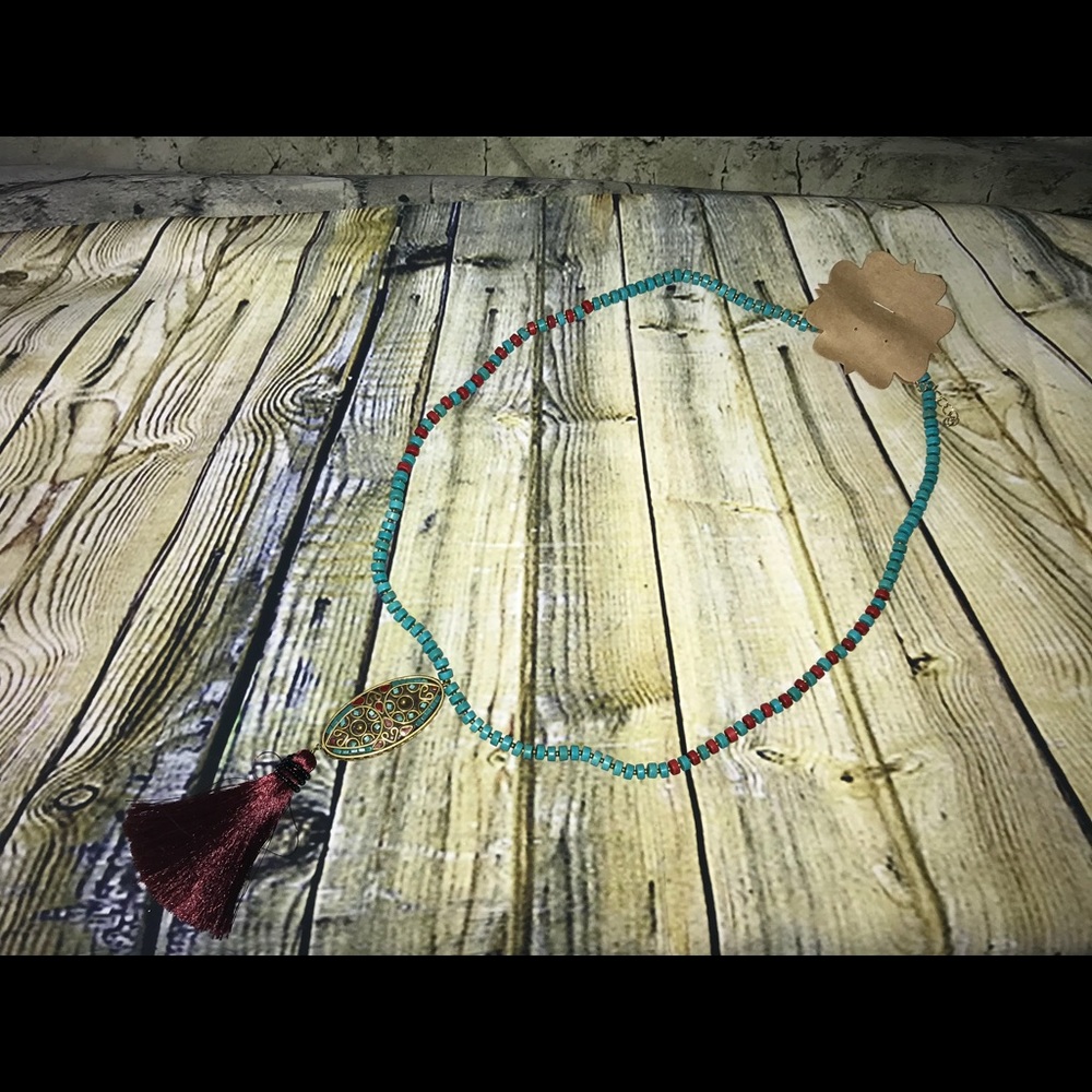 Beautiful beaded necklace w/ Maroon tassel!